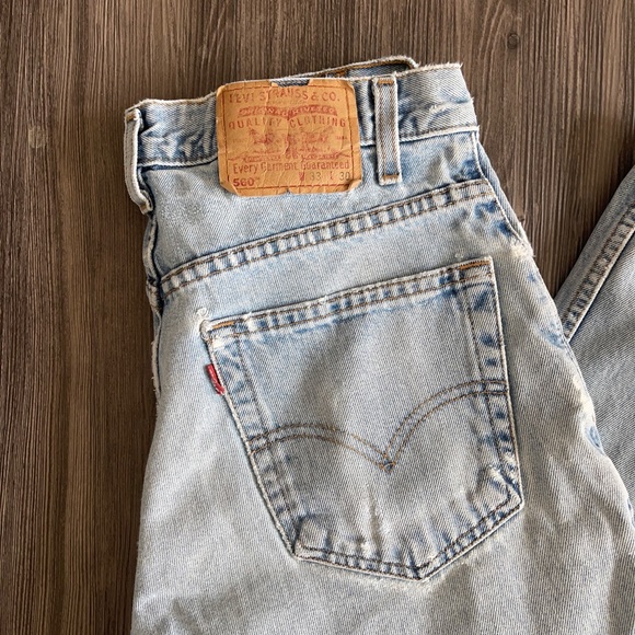 Vintage Levi jeans 31 light wash well worn waist 560 - Picture 3 of 5
